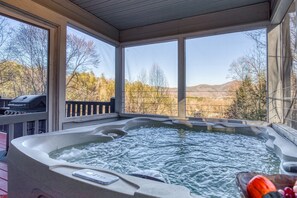 Indoor spa tub