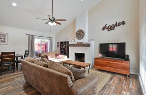 Huge Living Area with 70" SMART ROKU TV with streaming cable, soaring ceilings