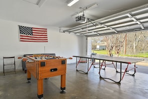 You'll love the gameday themed garage w/ lots of fun entertainment items