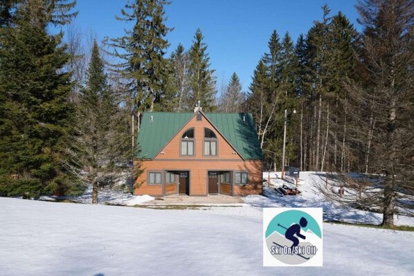 Pristine &amp; private location - directly on Great Eastern Trail with snowmaking!!!