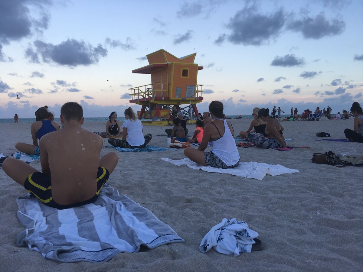 Beachfront, Quiet, Elegant Large Studio On Ocean Drive JACUZZI Art Deco District