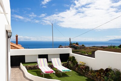 Apartment with private terrace in villa, beautiful sea and mountain view