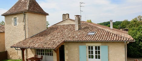 Pigeon tower, east facing patio and private lawn