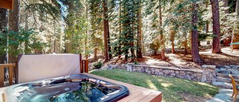 Tina de hidromasaje al aire libre