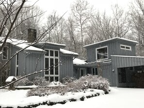 The front of the house, after fresh snow. We are near 4 ski centers.