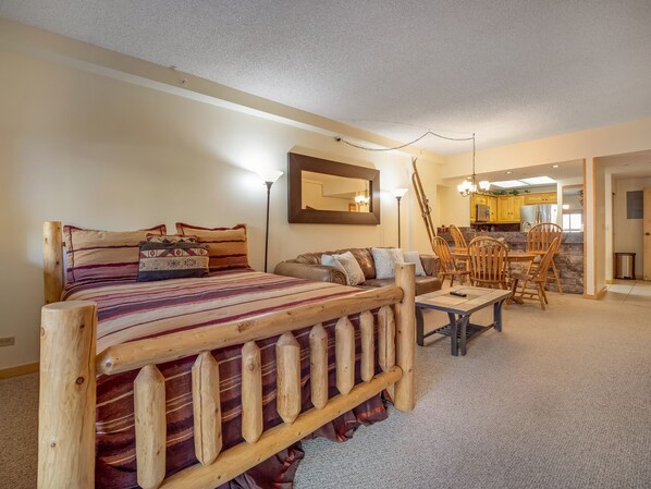 1 of 3 queen size beds