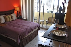 An intimate studio for two in Waikiki with a private balcony.