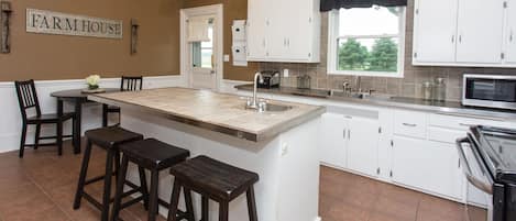 Fully Remodeled Kitchen