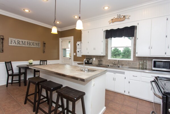 Fully Remodeled Kitchen