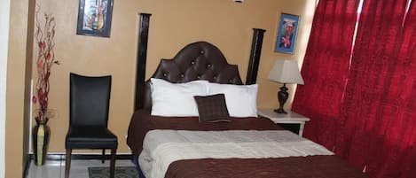 Comfortable air-conditioned room with Queen bed