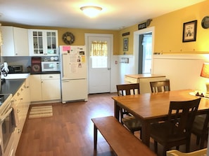 Fully stocked kitchen - ready for cooking lobster or making a family breakfast!
