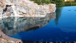 Infinity pool