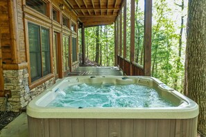 Jetted Hot Tub with a Beautiful View
