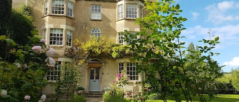 Spa House was built in 1746 owned by Dr. Oliver who invented the Bath Bun.