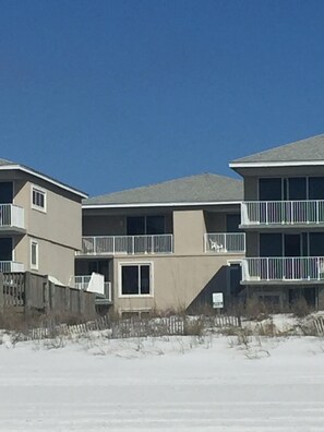 King Bedrm balcony and LR window from beach