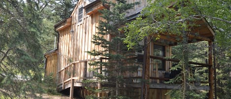 Strawberry Hill Rustic Cabin