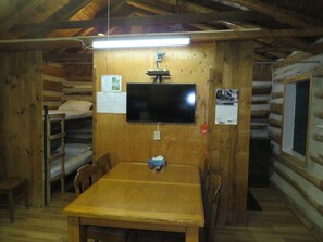 Table for 6, smart TV, satellite TV and WIFI