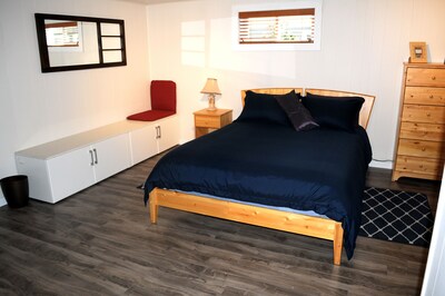 Lazy Days on Leir-2 Bedroom Guest Basement Suite