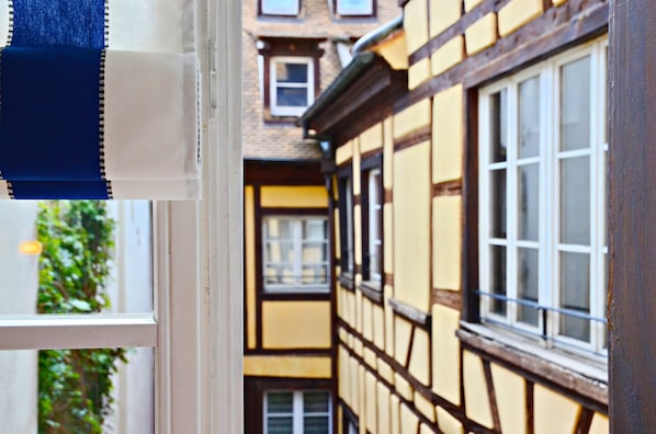 1st bedroom inner court view