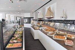 朝食ビュッフェ