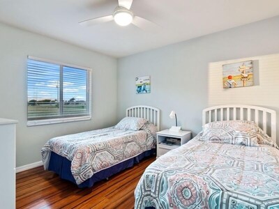 Sun & Fun!  The Ideal Destination.   Modern, Family Friendly Waterfront Home.  