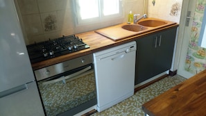 Coin cuisine (frigo, congél, four, hotte, table de cuisson, lave vaisselle )
