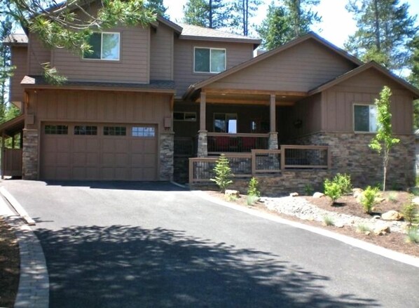 Welcome to the luxurious Adventure Inn vacation home!