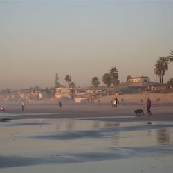 Del Mar Beach 2 blocks away