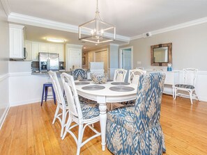 Dining Area Seating for 6