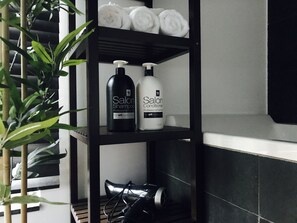 Bathroom amenities