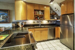 Kahana Sunset D7 - Kitchen