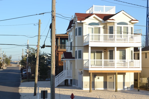 Corner Lot One Block From Ocean Beach Access (At End of Street On Left)