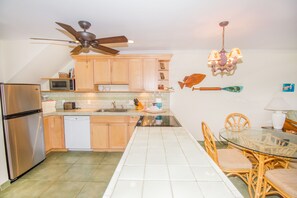 Kahana Sunset D2 - Kitchen