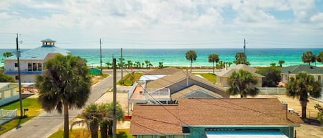 Skydeck view-4 houses away from the Gulf!