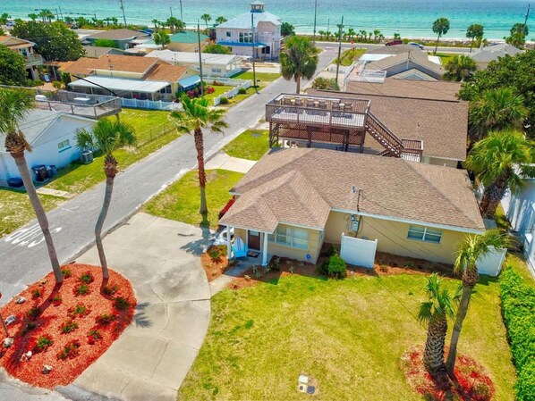 Welcome Home to Sea-Renity! 1 block to the Gulf! Recentlypainted Turquoise Blue!