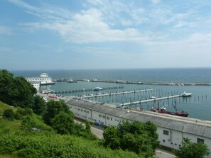 Frühstücken mit Hafenblick