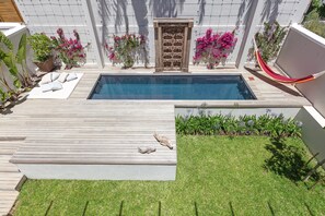 Garden with pool