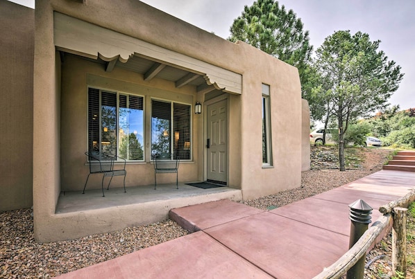 Santa Fe Vacation Rental | 1BR | 1BA | 670 Sq Ft | Stairs Required