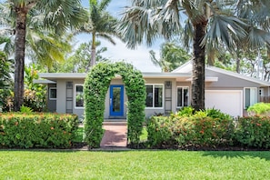 Mid Century Modern Ft. Lauderdale Home 