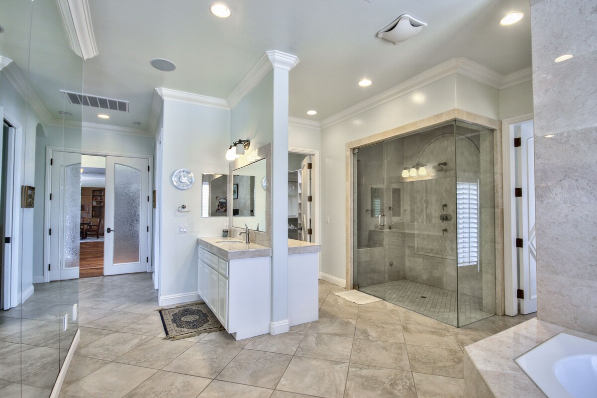 7200 sq Mediterranean Estate – SOLAR HEATED POOL- Apr-Oct, plus optional Casita