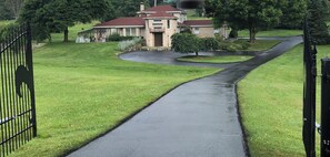 Front Entrance with Cul de Sac
