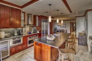 Fully equipped kitchen with large island