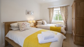 Bedroom 2, twin, Meadow View 2, Bolthole Retreats