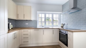 Kitchen, Meadow View 2, Bolthole Retreats