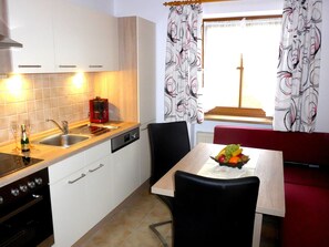 Ferienwohnung 1-4 Personen, 58 qm, 1  separaten Schlafzimmer, Terrasse mit Aussicht-Küche