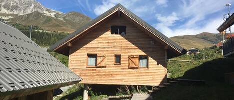 Le chalet Le Cosy au pied du Col de la Madeleine