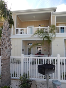 New PRICES!!  AWESOME POOL/ CLEAN CONDO/FAMILY FRIENDLY