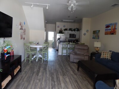 New PRICES!!  AWESOME POOL/ CLEAN CONDO/FAMILY FRIENDLY