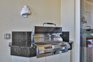 Huge New Electric Grill - Can Cook up to  600 Degrees!