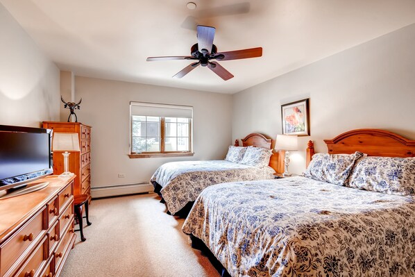 Get a good night's sleep in the bedroom. Bedding configurations may vary